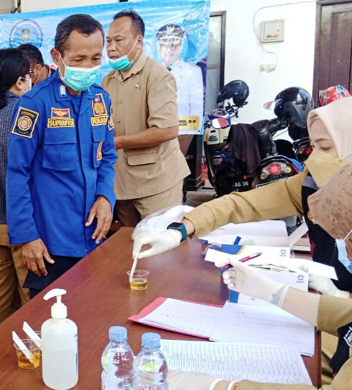 Wawalkot Blitar Pantau Tes Urin Anggota Satpol PP