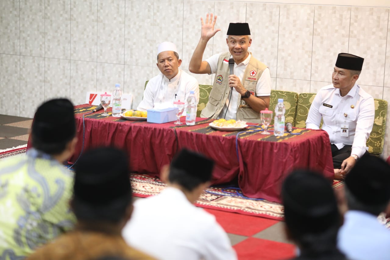 Ganjar Pranowo, Memulai Transisi Energi Lewat LPTS Rooftop di Pondok Pesantren