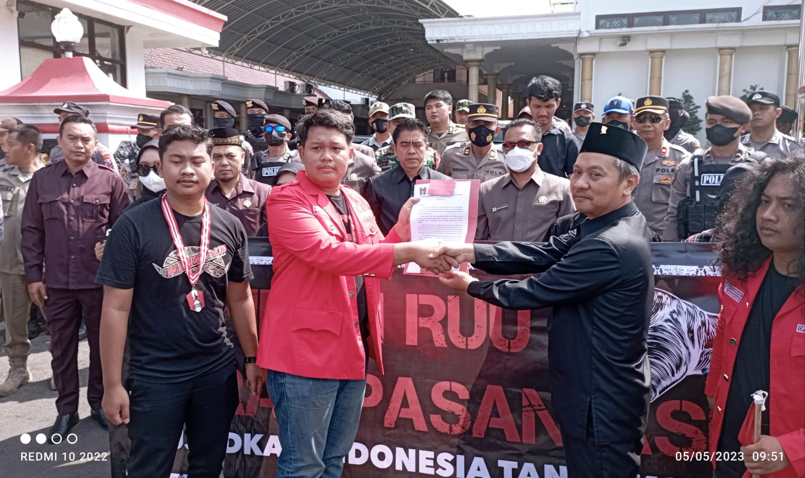 Ratusan Massa GMNI Blitar Desak DPR Agar RUU Perampasan Aset Segera di Sahkan
