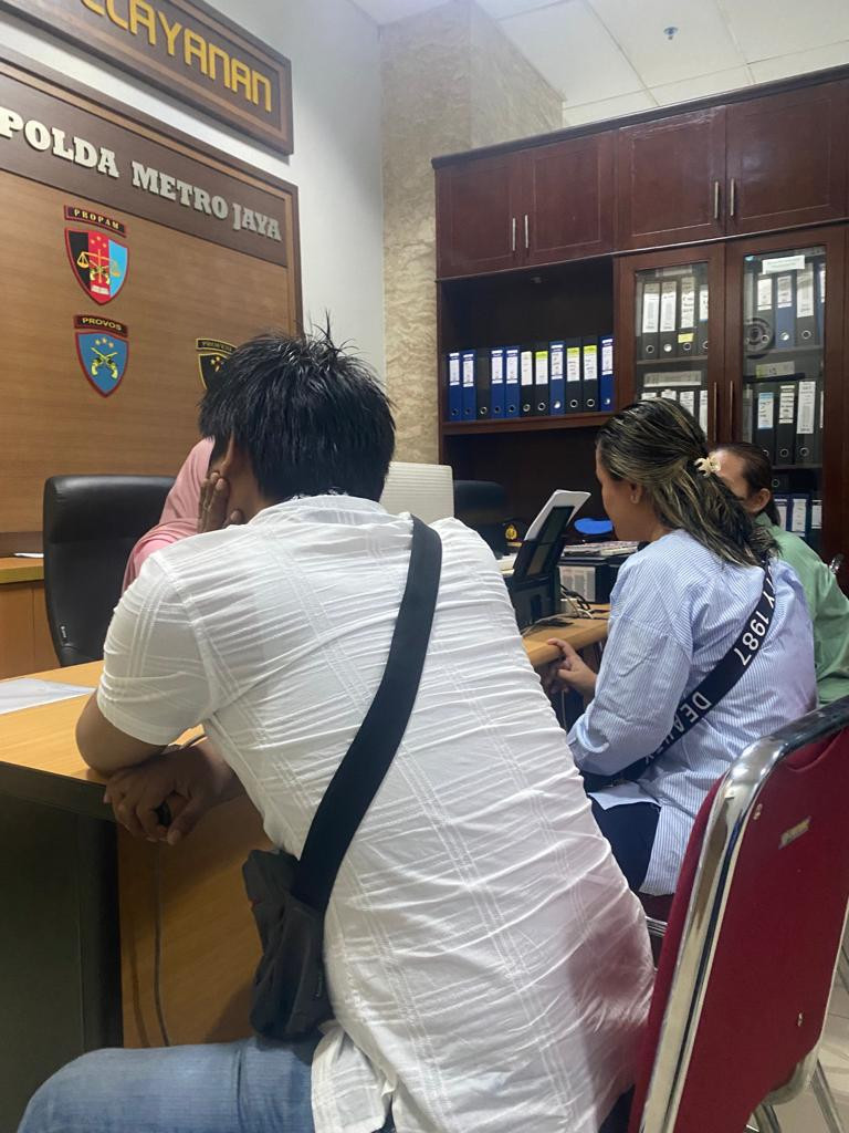 Seorang Ibu Rumah Tangga Adukan Oknum Polisi Ke Propam Polda Metro Jaya