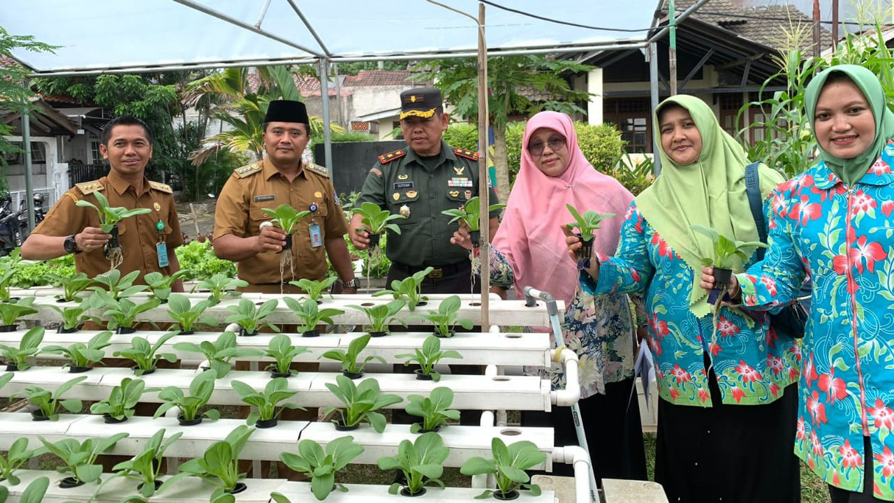 Danramil 08/Pml Bersama Muspika Hadiri Lomba Kelompok Wanita Tani (KWT) Dumay