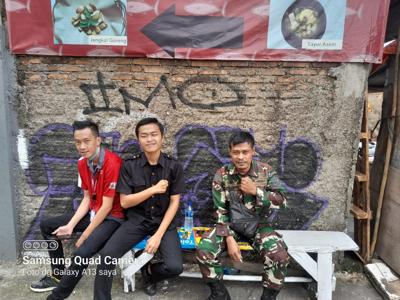 Komsos, Babinsa Beri pesan Keamanan kepada Security