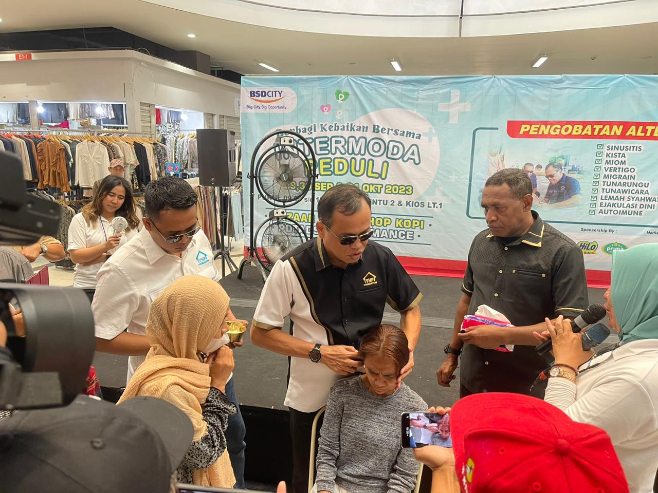 Peduli Tunarungu, Yayasan (YHP) Foaundation Gelar Pengobatan Gratis di Pasar Modern Intermoda BSD