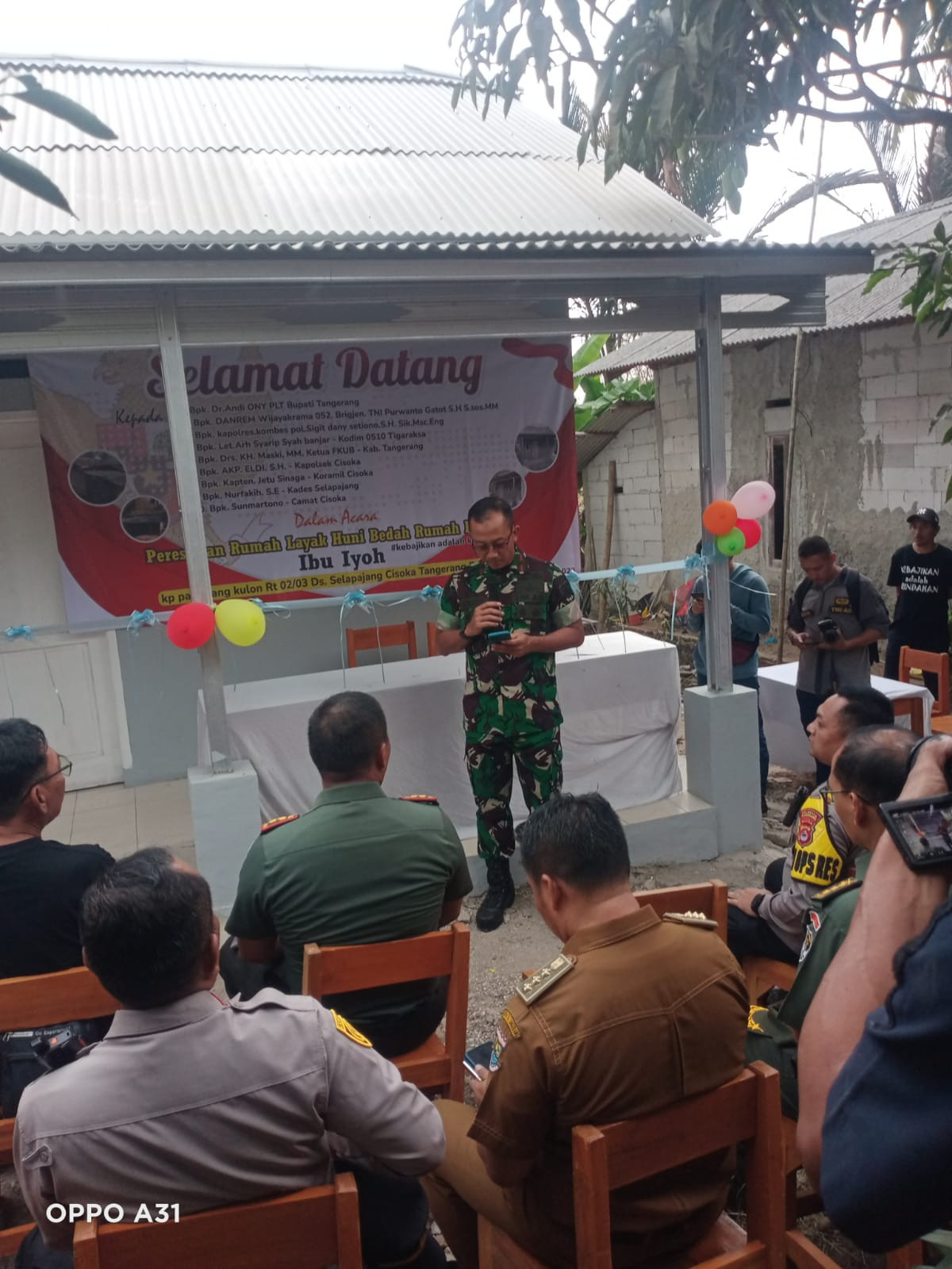 Bersama Dandim, Danramil 13/Csk Dampingi Danrem 052/Wkr Resmikan RTLH