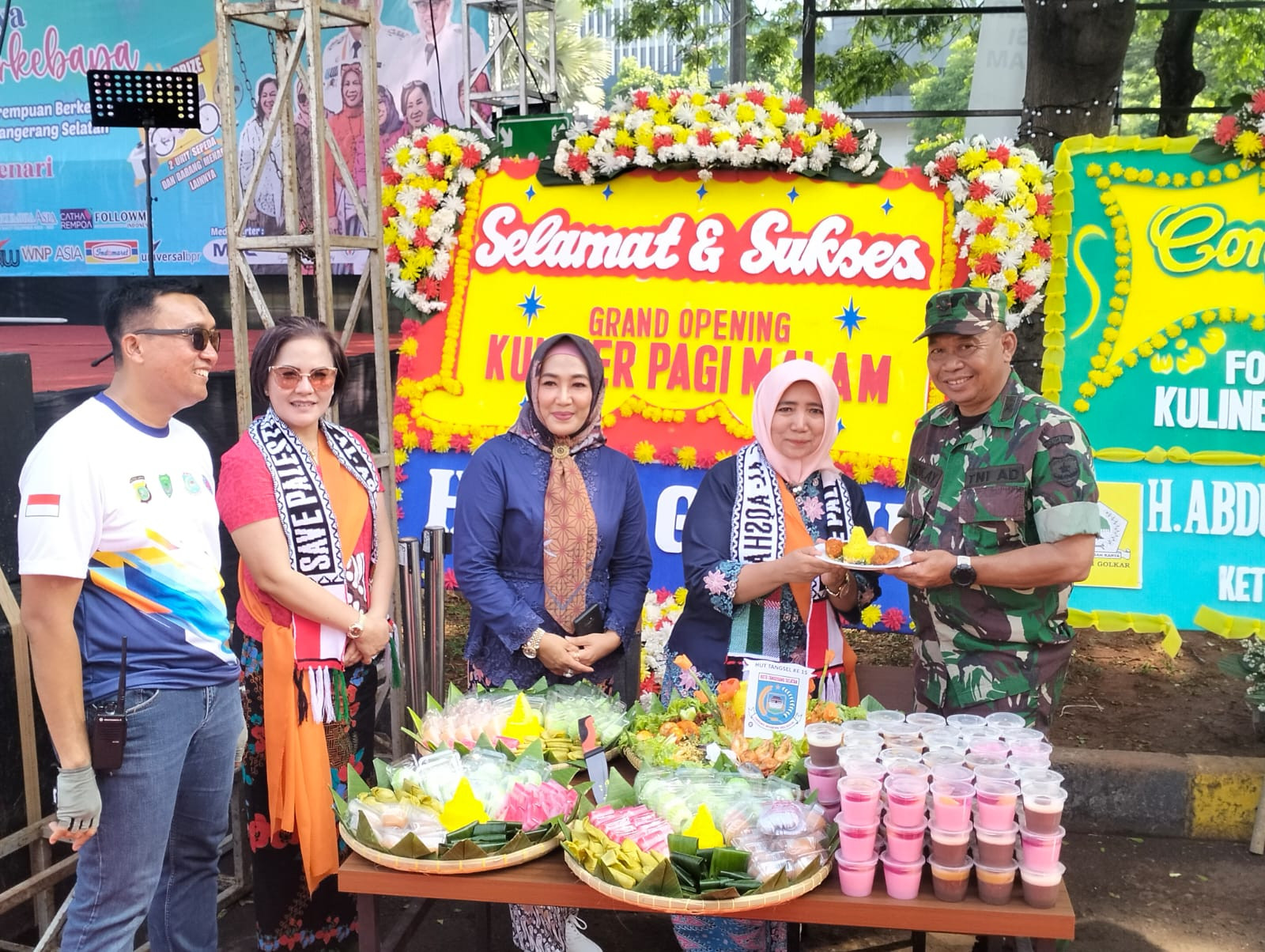 Danramil 07/Pondok Aren Dampingi Walikota Tangsel Kunjungi Stand Kuliner dan Parade Kebaya HUT Ke 25 Tangsel