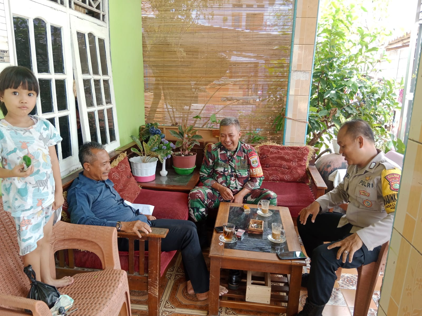 Komsos dengan Ketua RT Babinsa Imbau Kamtibmas