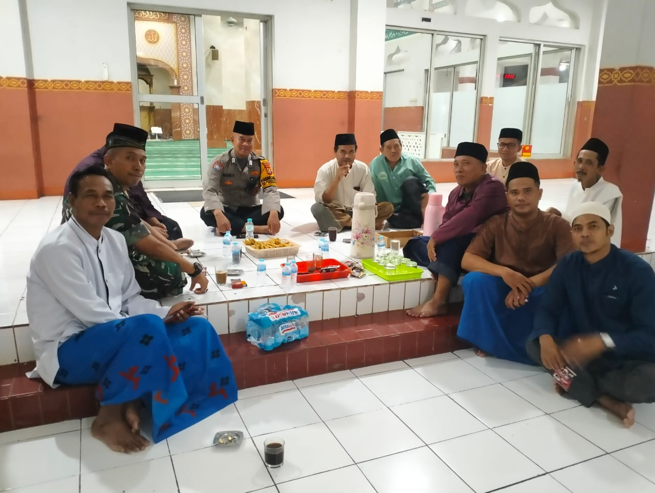 Indahnya Bukber dan Tarling Bersama Warga, Sertu Syahrul Khan Ingatkan Pentingnya Keamanan Lingkungan