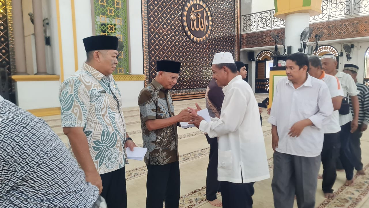 BKM Agung H. Achmad Bakrie Kisaran dan Bupati Asahan Salurkan Bantuan Kepada Anak Yatim