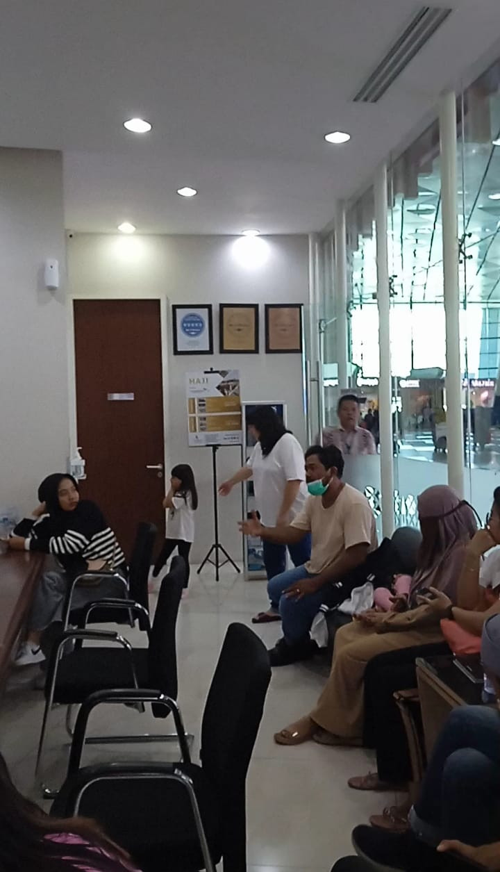 Kantor Garuda Kacau, Keributan Penumpang Tak Terima Dibatalkan Sepihak