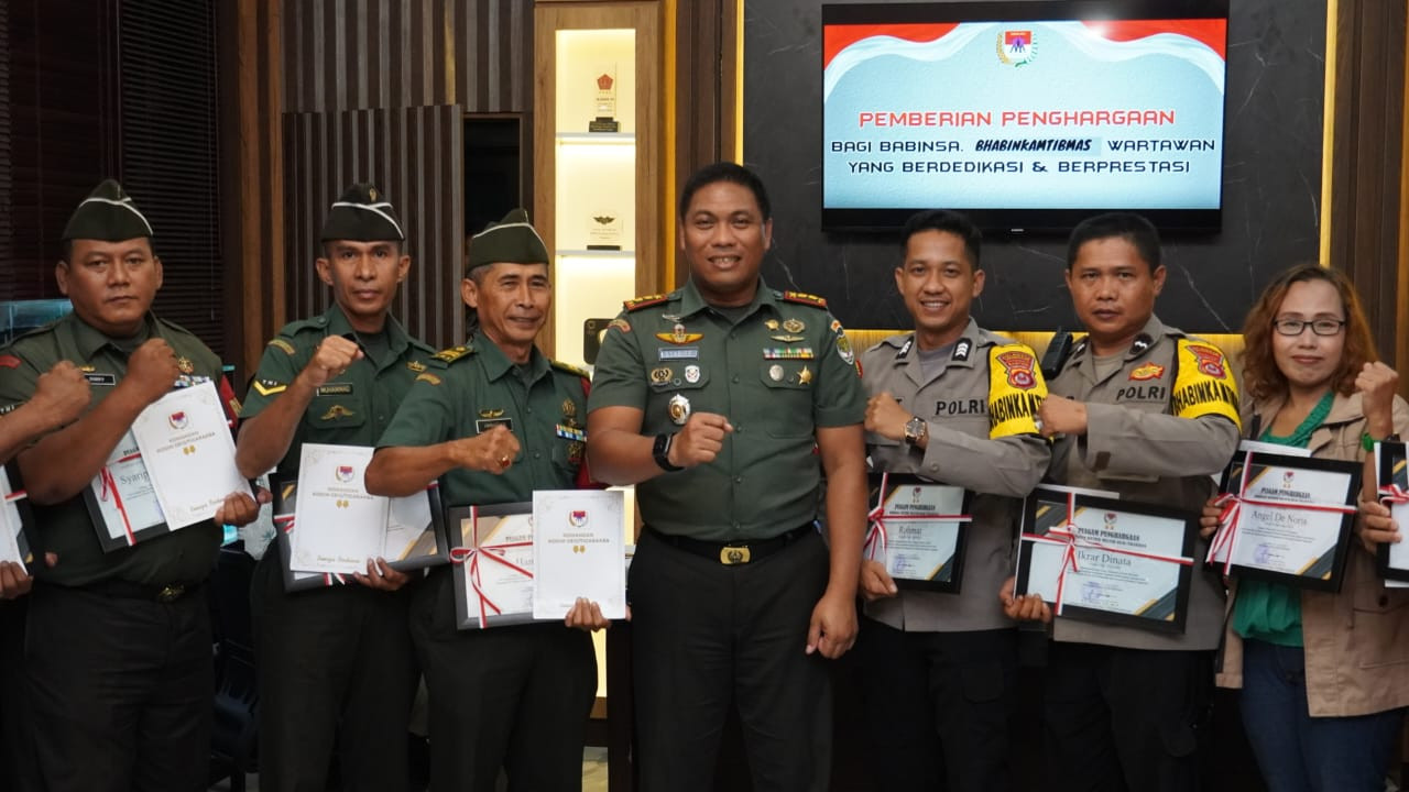 Dinilai Berprestasi, Dandim 0510/Tigaraksa Ganjar Penghargaan Kepada 2 Wartawan, Babinsa dan Binamas