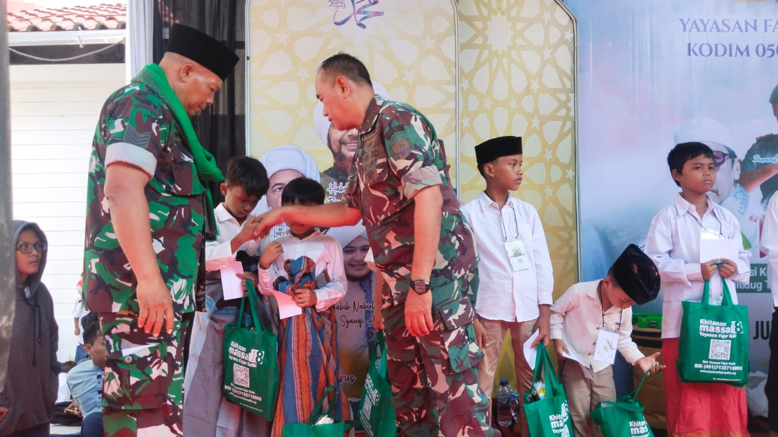 Koramil 04/Ciledug Khitanan Massal ke 8 Yayasan Fajar Qolbi