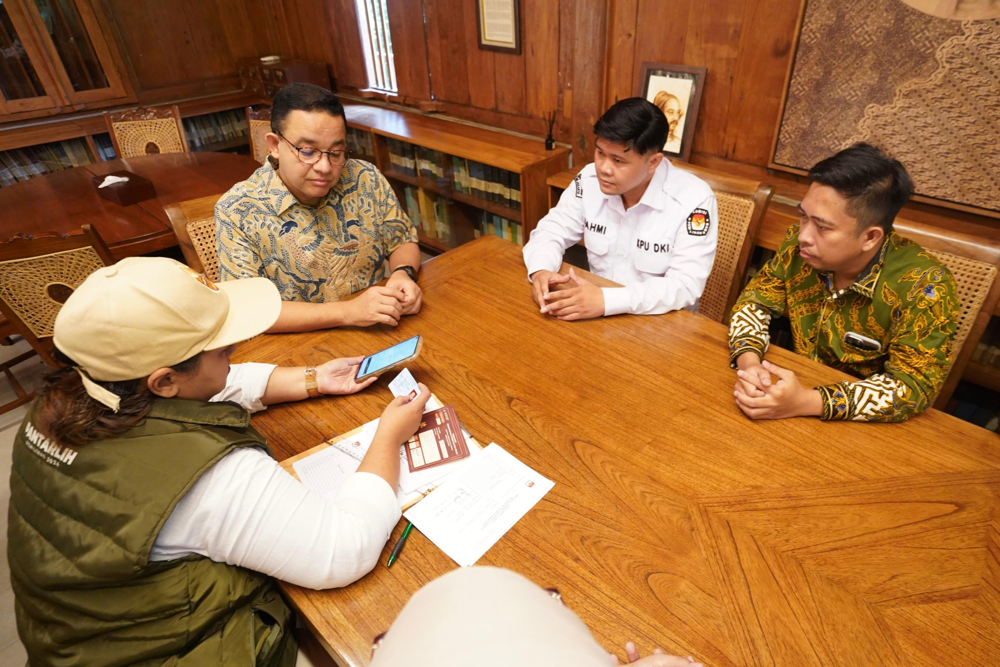 KPU DKI Jakarta Memonitoring dan Mensupervisi Pelaksanaan Coklit dikediaman Anis Baswedan