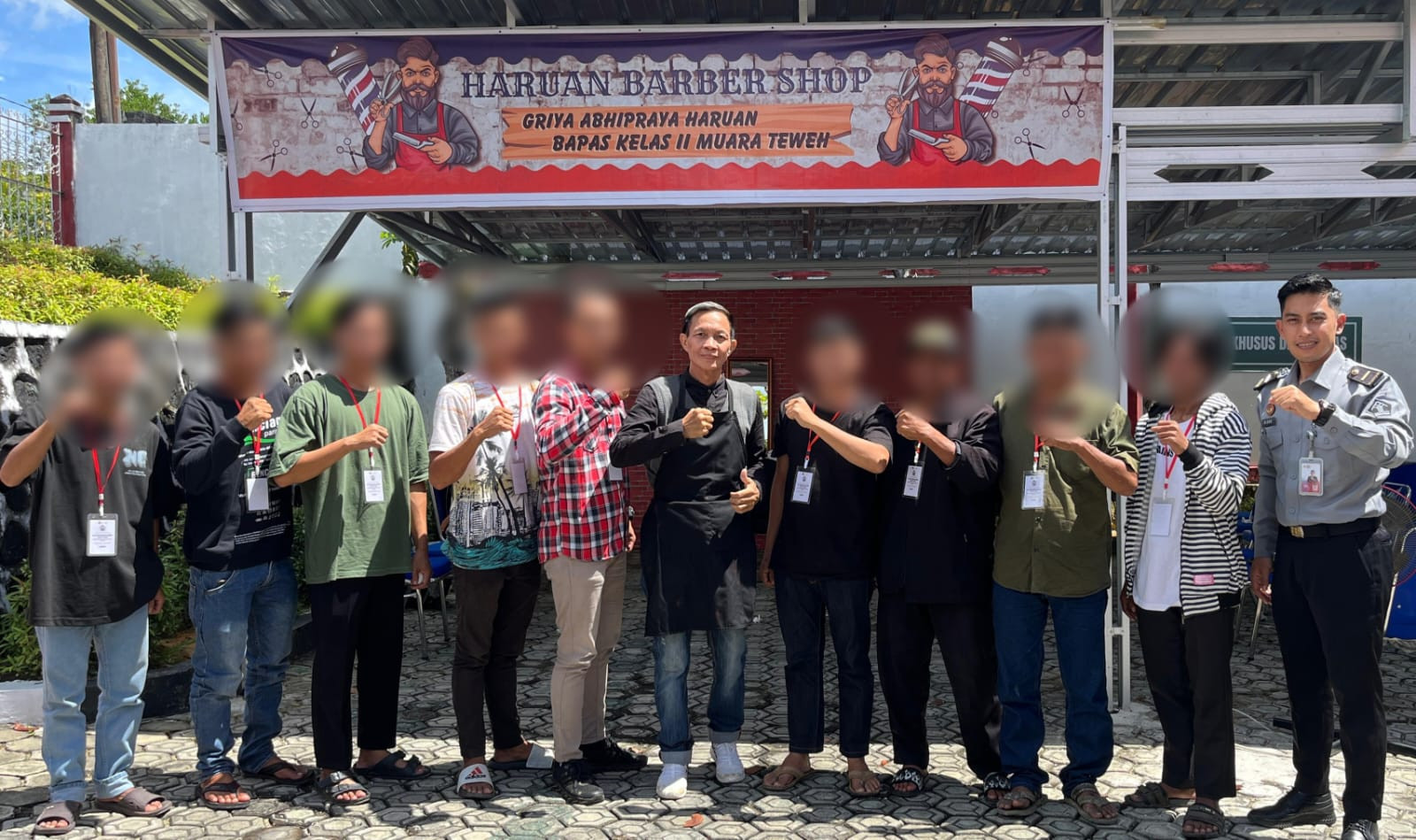 Dalam Rangka Memberikan Pembekalan dan Pengembangan Skill Klien Pemasyarakatan, Griya Abhipraya Haruan Bapas Muara Teweh Laksanakan Pelatihan Pangkas Rambut