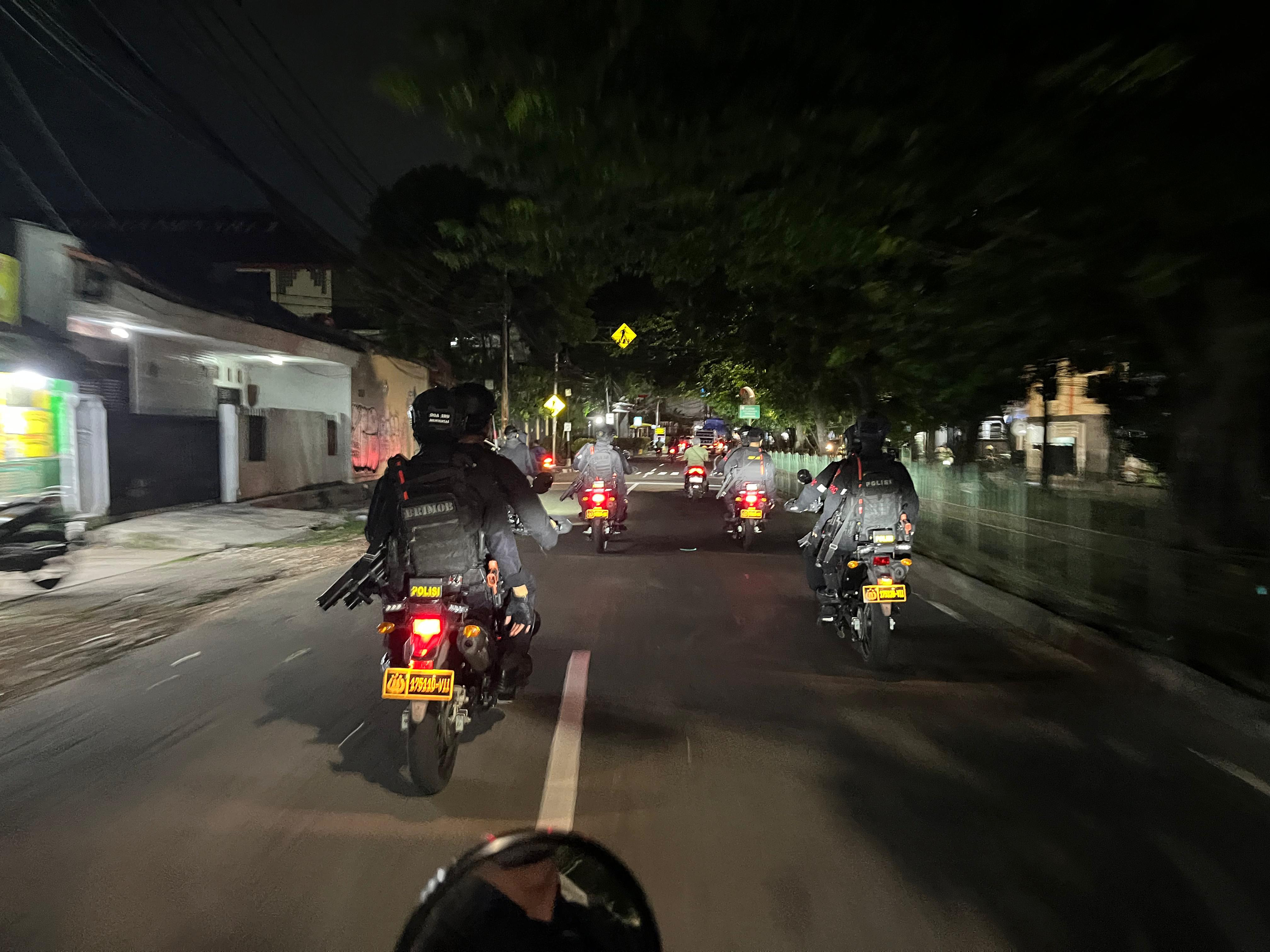 Tindakan Cepat Patra Satuan Brimob Polda Metro Jaya Amankan Tawuran Antarwarga di Cipinang