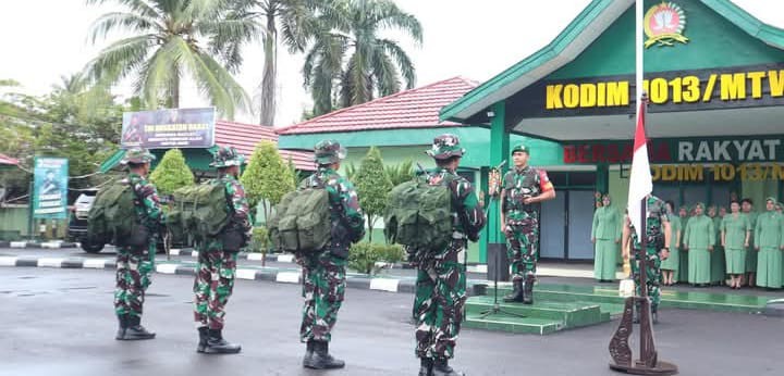 Dandim 1013 Muara Teweh Lepas Keberangkatan Anggota Satgas Mobile RI PNG