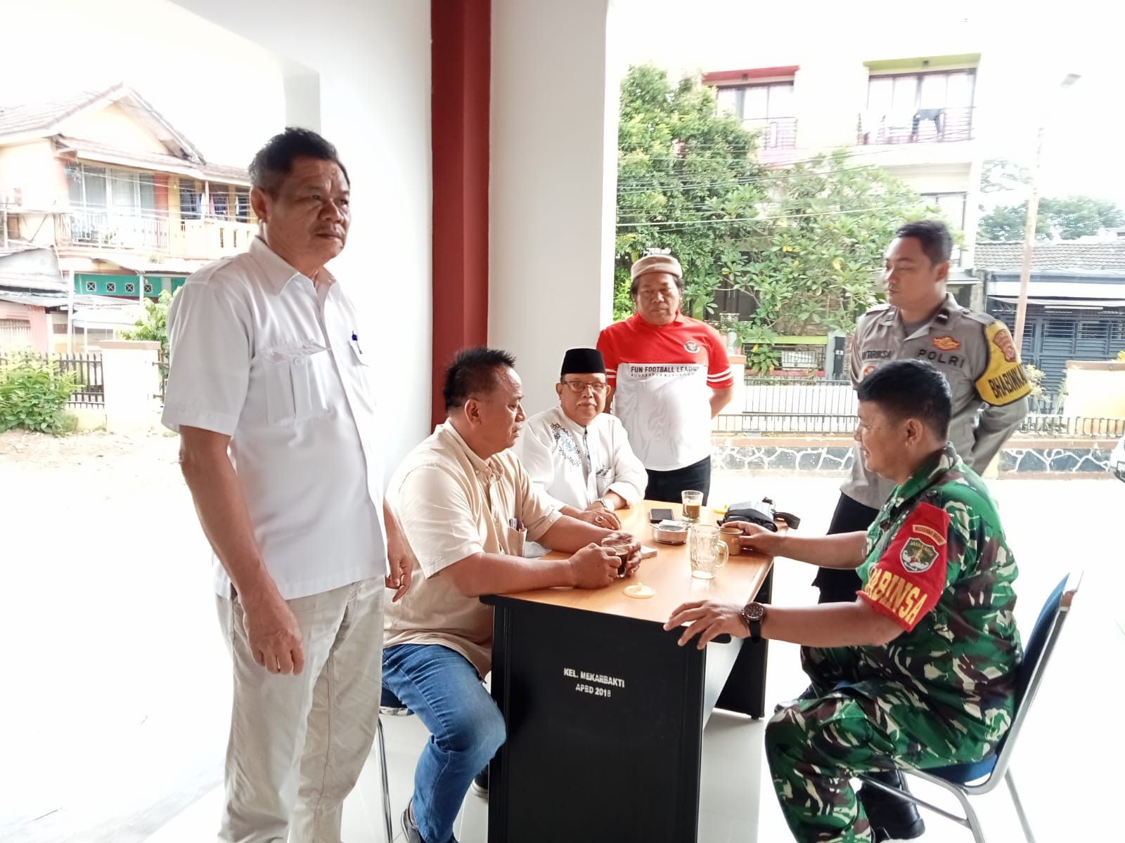 Komsos Babinsa Koramil 14/Panongan Membahas Bagaimana Menjaga Kerukunan Antar Umat Beragama