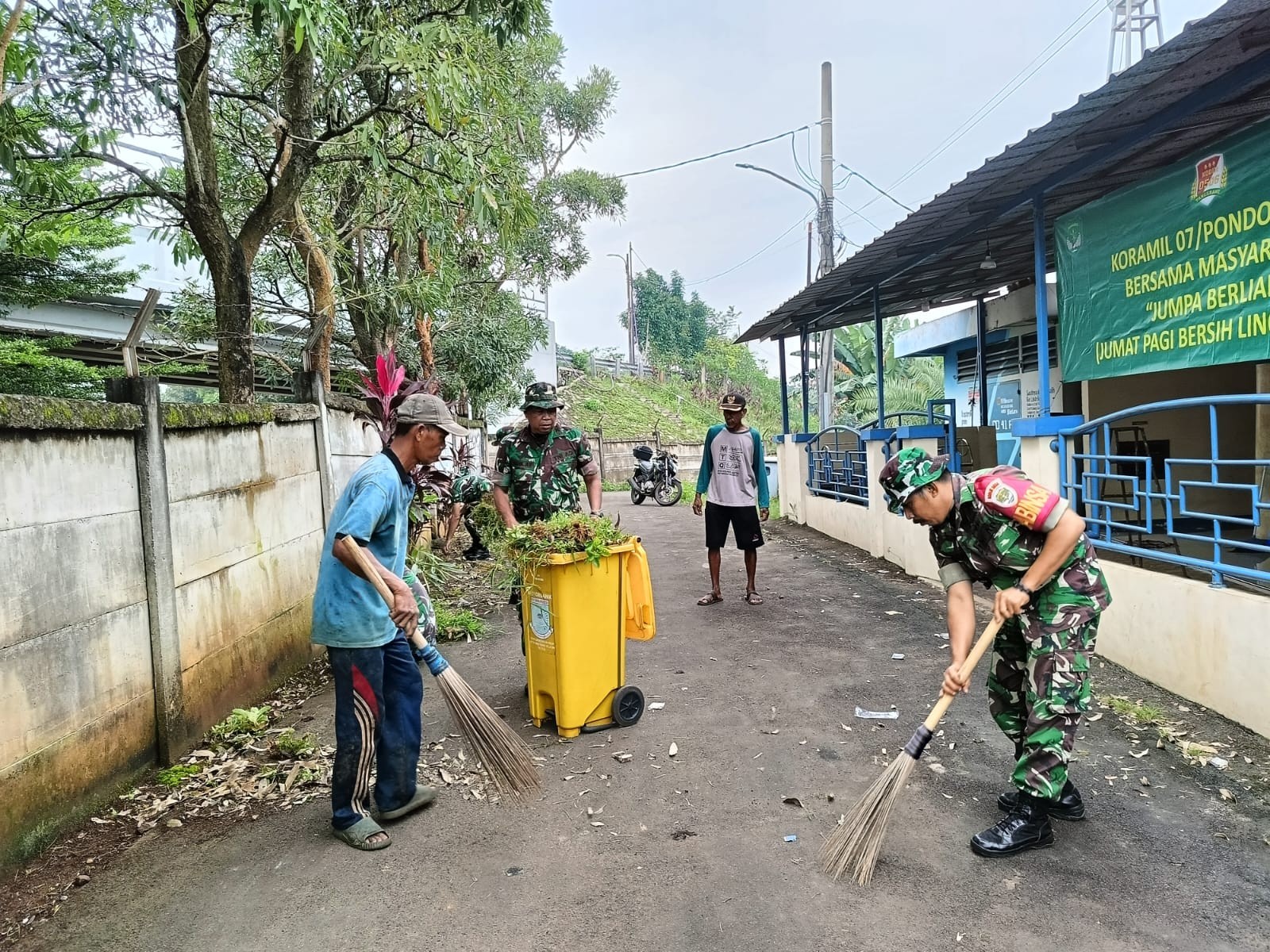 Sambut Ramadhan: Koramil 07/Pda Konsisten Jumpa Berlian, Bersihkan Mushola At-Taufiq
