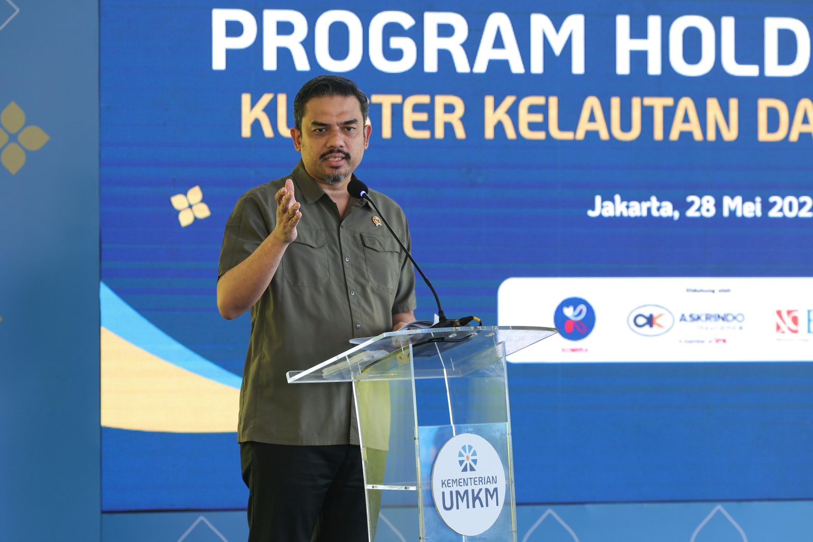 Menteri UMKM Lepas Ekspor Ikan Layur ke China Melalui Program Holding UMK