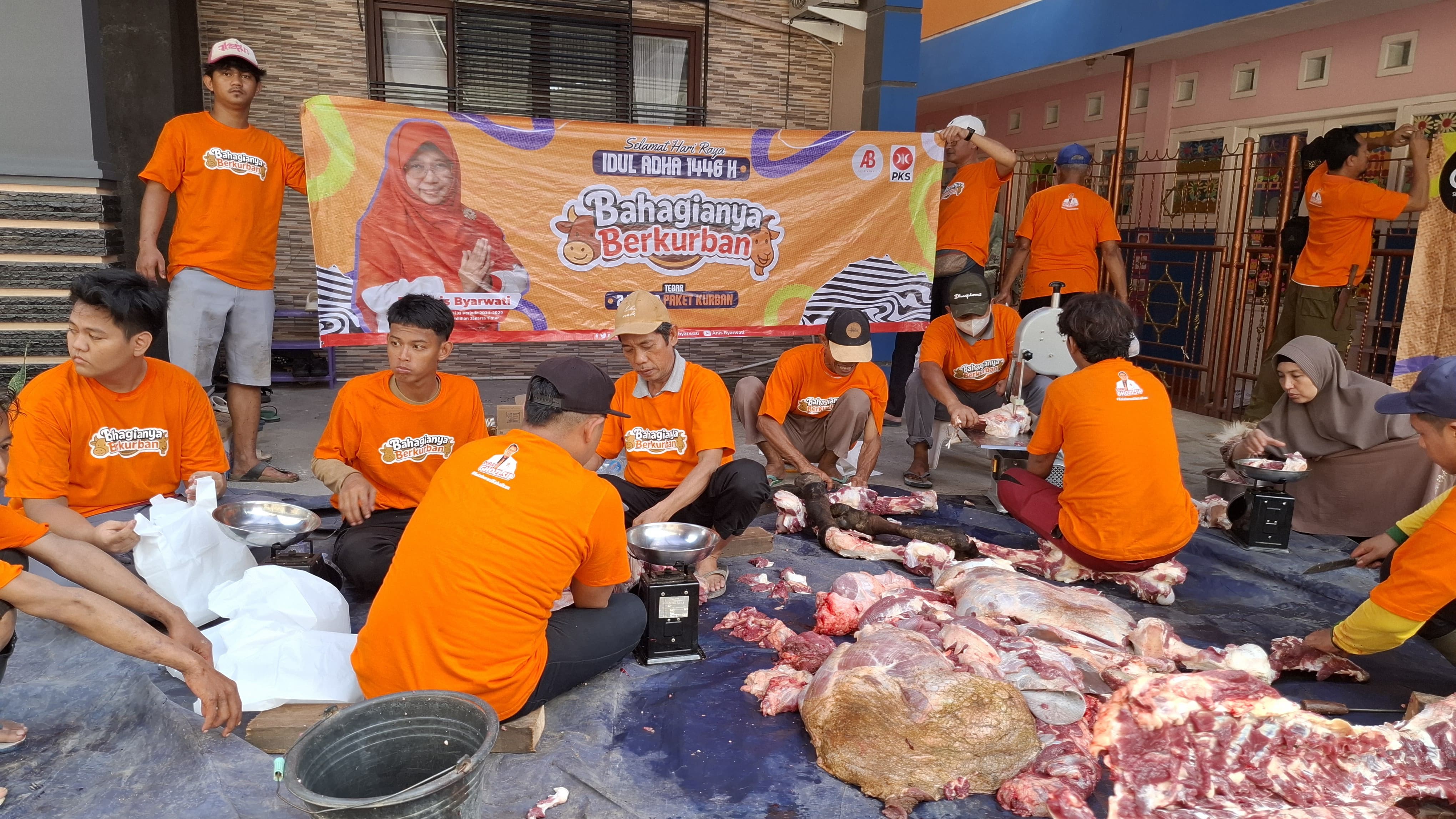 Peringati Idul Adha, Anis Salurkan Hewan Qurban dan Ajak Masyarakat Membangun Budaya Berbagi