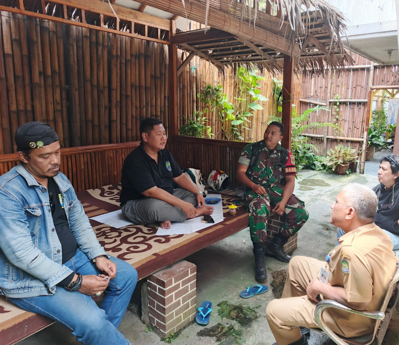 Bina Sinergitas, Babinsa Komsos dengan Staf Kelurahan