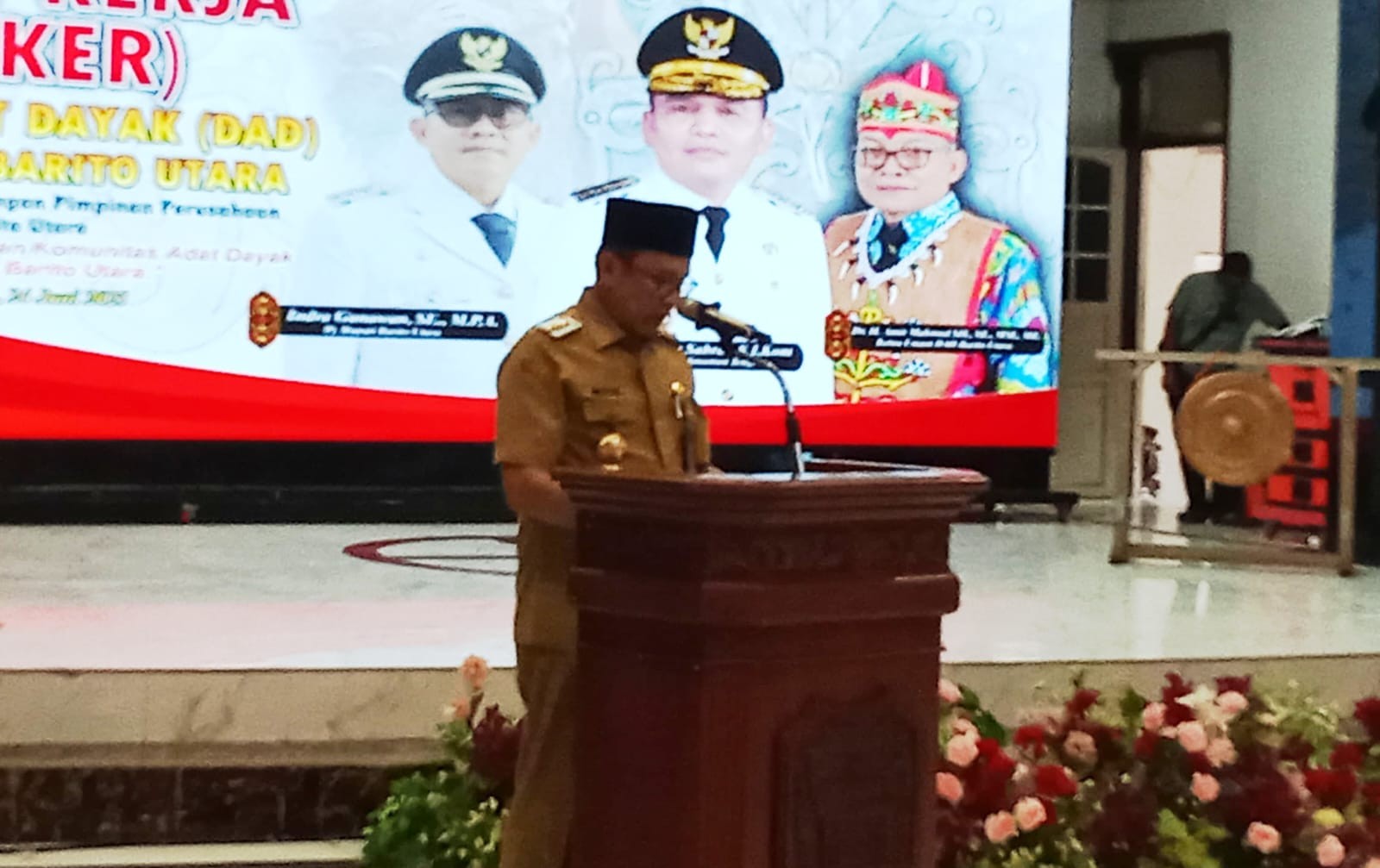 Pj Bupati Barito Utara, Secara Resmi Membuka Rapat Kerja Dewan Adat Dayak Kabupaten Barito Utara Tahun 2025