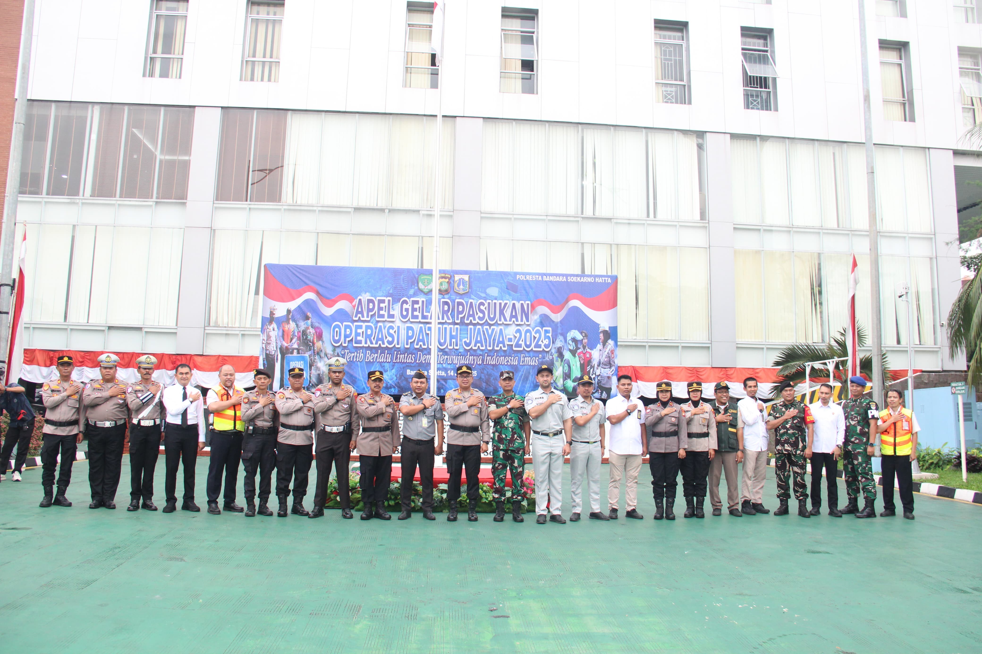 Danramil 02/Btc Apel Gelar Pasukan di Polres Bandara Soekarno Hatta