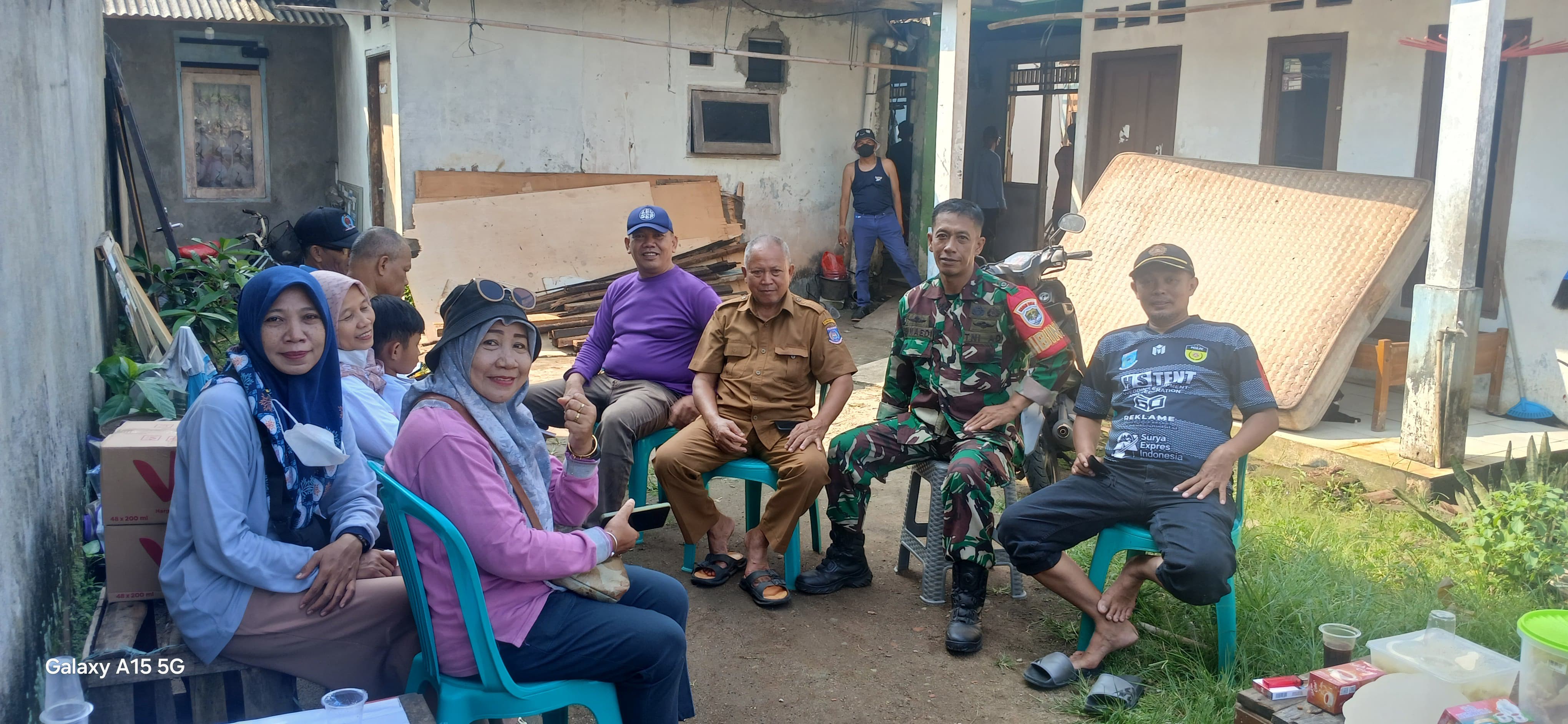 Sertu Junaedi Perkuat Keharmonisan Warga Pondok Cabe Lewat Komsos Rutin