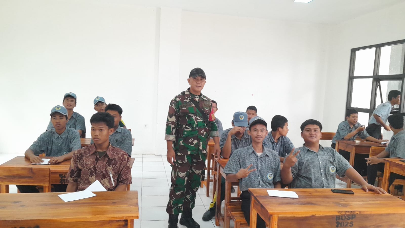 Serka Maskur Tanamkan Wawasan Kebangsaan kepada Siswa