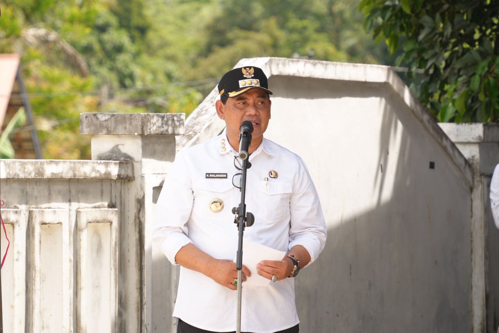 Pemancangan Tiang Listrik, Bupati Barito Utara Ajak Warga Jaga Fasilitas Bersama