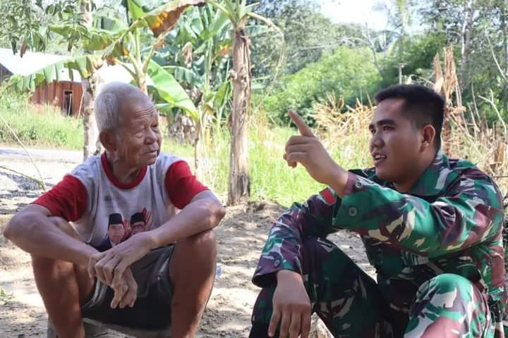 Anggota Satgas TMMD Ke 119, Kodim 1013 Muara teweh, Jalin Keakraban Bukti Kedekatan Bersama Masyarakat