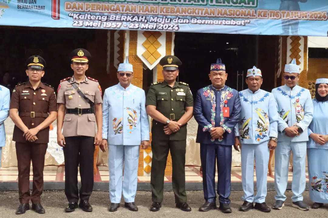 Perwira Seksi Personalia Kodim 1013 Muara Teweh Hadiri Upacara HUT ke 67 Kalimantan Tengah Sekaligus Peringatan Hari Kebangkitan Nasional Ke 116 2024